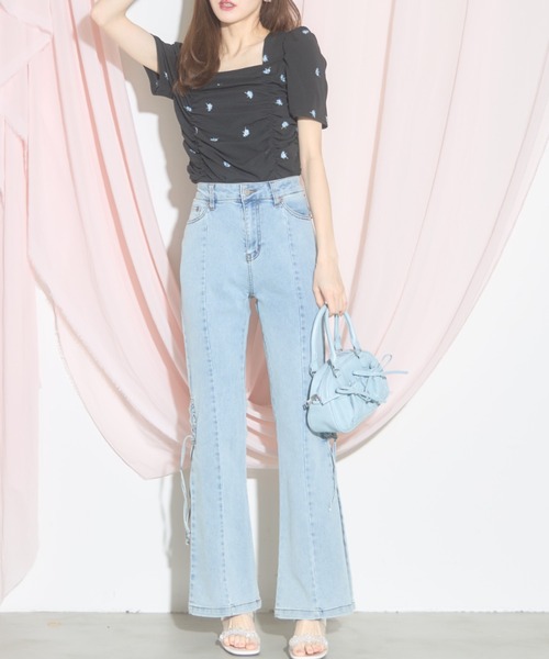 tocco closet(トッコ クローゼット)の「【ZOZO限定】スクエアネックフラワーエンブロイダリーシャーリングトップス(Tシャツ/カットソー・レディース・オフホワイト/ブラック・M)」の10枚目の写真