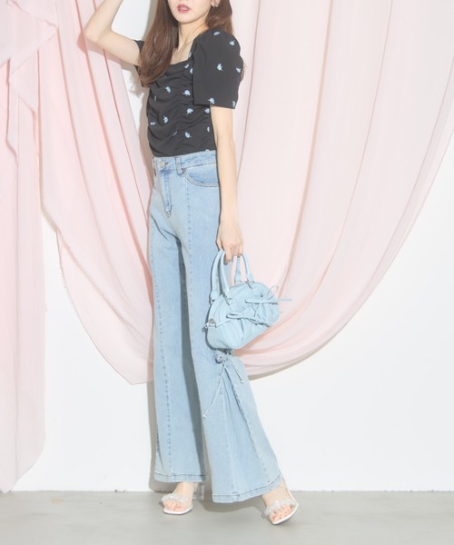 tocco closet(トッコ クローゼット)の「【ZOZO限定】スクエアネックフラワーエンブロイダリーシャーリングトップス(Tシャツ/カットソー・レディース・オフホワイト/ブラック・M)」の12枚目の写真