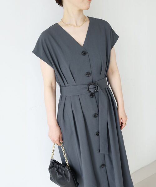 le.coeur blanc（ルクールブラン）の「《WEB限定アイテム》リネンライクフロントボタンワンピース（ワンピース・レディース・ベージュ/モカ/ブラック/チャコールグレー・36/38）」の2枚目の写真