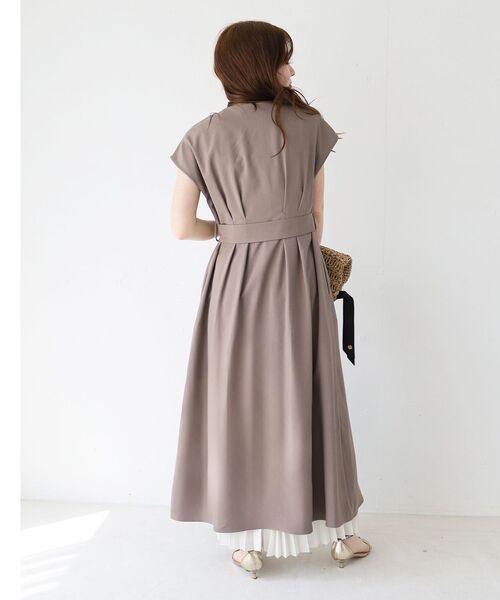 le.coeur blanc（ルクールブラン）の「《WEB限定アイテム》リネンライクフロントボタンワンピース（ワンピース・レディース・ベージュ/モカ/ブラック/チャコールグレー・36/38）」の9枚目の写真