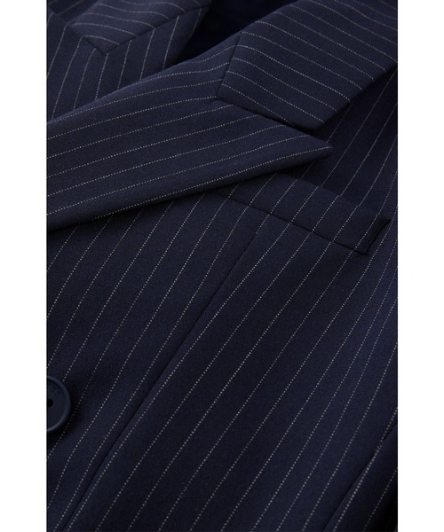 BOSS(ボス)の「キッズ ストライプ ストレッチド ダブルブレスト スーツジャケット(テーラードジャケット・キッズ・ダークブルー・150/140/125/114)」の3枚目の写真
