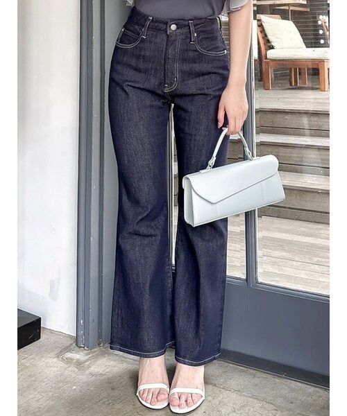 dazzlin(ダズリン)の「【骨格ウェーブ向け】フレアデニムパンツ(デニムパンツ・レディース・ブラック/インディゴブルー/ブルー・MEDIUM/SMALL/X-SMALL)」の1枚目の写真
