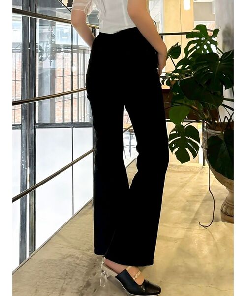 dazzlin(ダズリン)の「【骨格ウェーブ向け】フレアデニムパンツ(デニムパンツ・レディース・ブラック/インディゴブルー/ブルー・MEDIUM/SMALL/X-SMALL)」の2枚目の写真