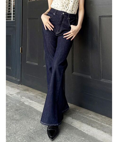 dazzlin(ダズリン)の「【骨格ウェーブ向け】フレアデニムパンツ(デニムパンツ・レディース・ブラック/インディゴブルー/ブルー・MEDIUM/SMALL/X-SMALL)」の20枚目の写真