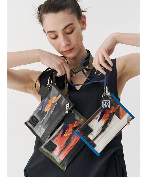 UN3D.（アンスリード）の「PVC MULTI WALLET / ピーブイシーマルチウォレット（財布・レディース・ホワイト/ブラック/ブルー/カーキ・FREE）」の4枚目の写真