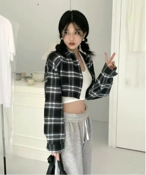 VIBGYOR（ヴィブジョー）の「ショート丈チェックシャツ(BDS)（シャツ/ブラウス・レディース・ブラック/ネイビー・FREE）」の5枚目の写真