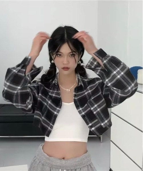 VIBGYOR（ヴィブジョー）の「ショート丈チェックシャツ(BDS)（シャツ/ブラウス・レディース・ブラック/ネイビー・FREE）」の6枚目の写真