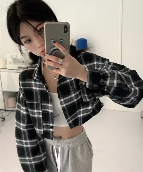 VIBGYOR（ヴィブジョー）の「ショート丈チェックシャツ(BDS)（シャツ/ブラウス・レディース・ブラック/ネイビー・FREE）」の7枚目の写真