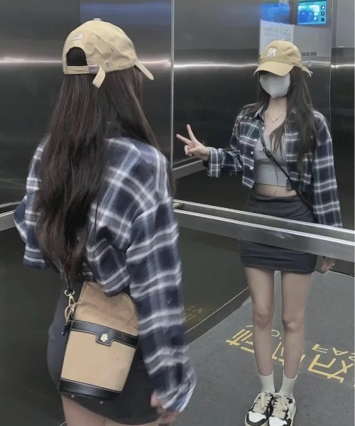 VIBGYOR（ヴィブジョー）の「ショート丈チェックシャツ(BDS)（シャツ/ブラウス・レディース・ブラック/ネイビー・FREE）」の12枚目の写真