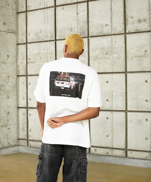 BASIS(ベイシス)の「SANDER LAND 9.1ozマグナムウェイト Night Signals バックプリント ビッグシルエット 半袖Tシャツ(Tシャツ/カットソー・メンズ・ブラック/ホワイト・MEDIUM/LARGE/X-LARGE)」の13枚目の写真