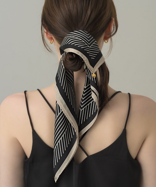 muku（ムク）の「SCARF×CHOUCHOU/GEOMETRIC（バンダナ/スカーフ・レディース・アイボリー/ブラック・FREE）」の11枚目の写真