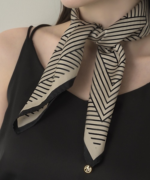 muku（ムク）の「SCARF×CHOUCHOU/GEOMETRIC（バンダナ/スカーフ・レディース・アイボリー/ブラック・FREE）」の7枚目の写真