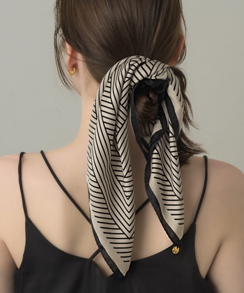 muku（ムク）の「SCARF×CHOUCHOU/GEOMETRIC（バンダナ/スカーフ・レディース・アイボリー/ブラック・FREE）」の4枚目の写真