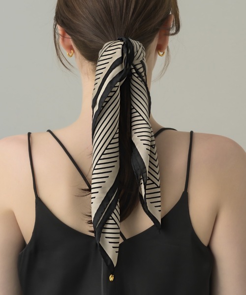muku（ムク）の「SCARF×CHOUCHOU/GEOMETRIC（バンダナ/スカーフ・レディース・アイボリー/ブラック・FREE）」の5枚目の写真