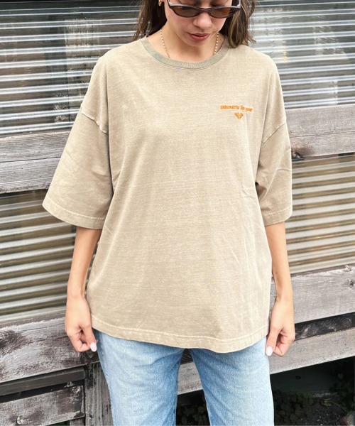 ROXY（ロキシー）の「ONE MORE/ロキシードロップショルダー半袖Tシャツ（Tシャツ/カットソー・レディース・ナチュラル/ブラック/ベージュ/パープル・SMALL/MEDIUM/LARGE）」の16枚目の写真