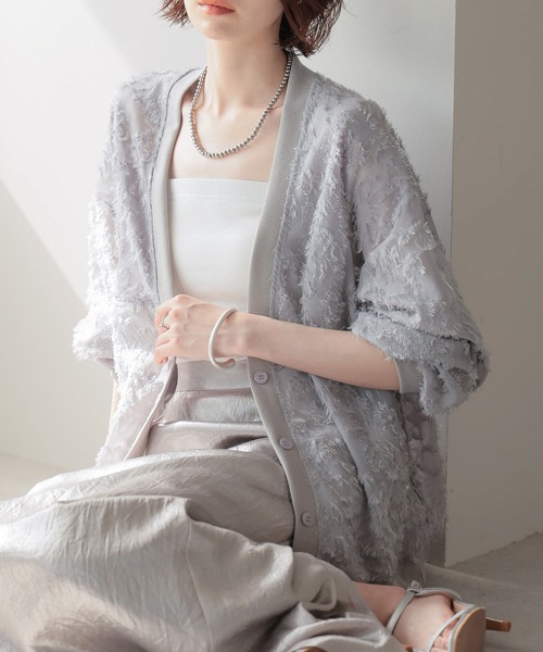 each（イーチ）の「ジャガードシアーVネックカーディガン（カーディガン/ボレロ・レディース・グレー/ブラック/ホワイト・FREE）」の3枚目の写真