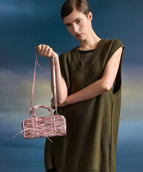 CHARLES & KEITH（チャールズ & キース）の「Kadee ケーディー メタリックルーシュドボウチャームボウリングバッグ（トートバッグ・レディース・ピンク系その他/ダークブラウン系1・S）」の17枚目の写真