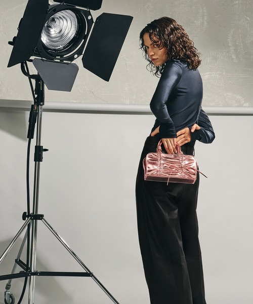 CHARLES & KEITH（チャールズ & キース）の「Kadee ケーディー メタリックルーシュドボウチャームボウリングバッグ（トートバッグ・レディース・ピンク系その他/ダークブラウン系1・S）」の19枚目の写真