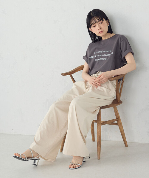 COMME CA ISM(コムサイズム)の「グリッター ロゴTシャツ(Tシャツ/カットソー・レディース・ブラック/サックスブルー/ホワイト/チャコール・MEDIUM/LARGE)」の10枚目の写真