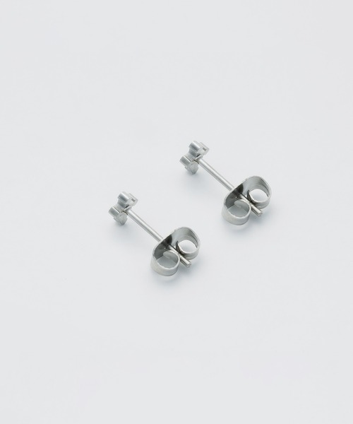 WYZ surgical stainless(ダブリューワイジィーサージカルステンレス)の「【 金属アレルギー対応 】ミニクロス ピアス サージカルステンレス(両耳用)(ピアス(両耳用)・メンズ・ブラック/シルバー/ゴールド・FREE)」の4枚目の写真