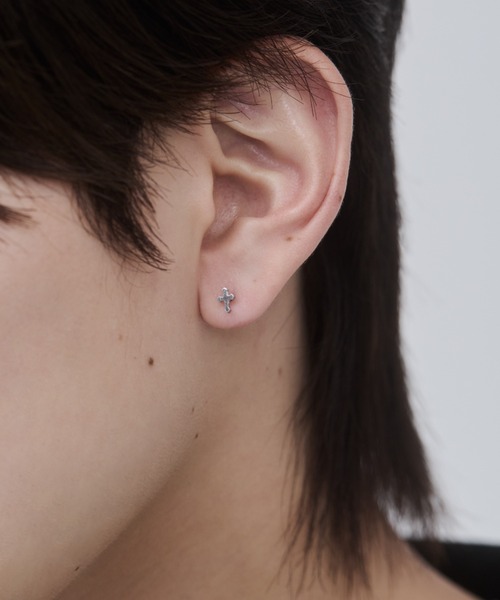 UNITED TOKYO シルバークロスピアス　両耳用 UNITED TOKYO シルバークロスピアス 両耳用 UNITED TOKYO シルバー