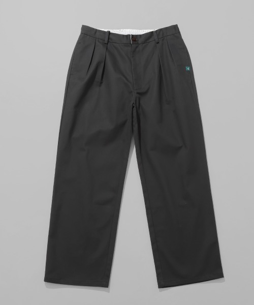 Bukta(バクタ)の「2タックイージーワイドチノ(その他パンツ・メンズ・ベージュ/チャコール・X-LARGE/LARGE/MEDIUM)」の2枚目の写真