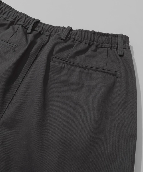 Bukta(バクタ)の「2タックイージーワイドチノ(その他パンツ・メンズ・ベージュ/チャコール・X-LARGE/LARGE/MEDIUM)」の9枚目の写真