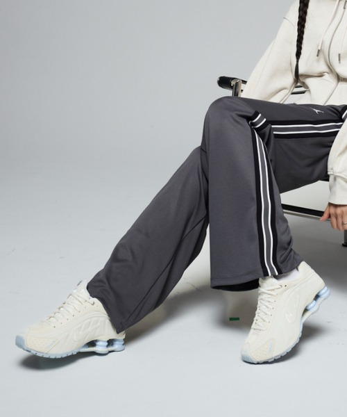 NIKE (W) SHOX R4 SE IH3572-110 ★送料込 NIKE Wmns Shox R4 SE IH3572-110 – Kinetics（キネティクス