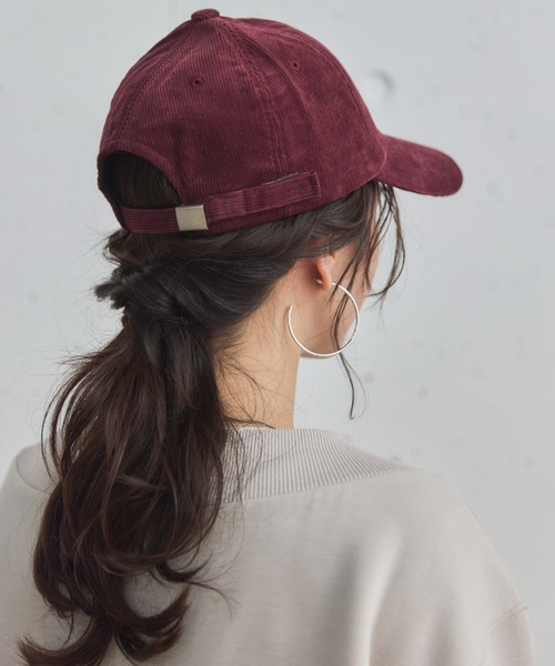Doux archives（ドゥアルシーヴ）の「コーデュロイカレッジキャップ（キャップ・レディース・ワイン/ブラック/ベージュ・FREE）」の17枚目の写真