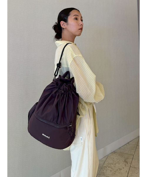 emmi(エミ)の「【限定カラー】撥水 emmiロゴマルチバックパック(バックパック/リュック・レディース・バーガンディー/ブラック/オフホワイト/グレー・F)」の16枚目の写真