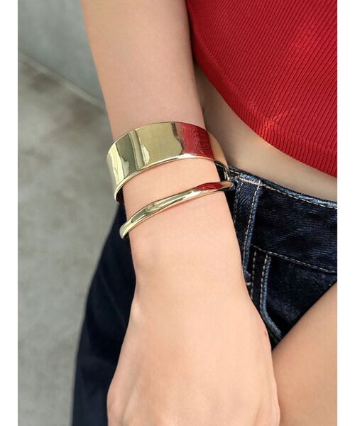 RESEXXY（リゼクシー）の「ボリュームメタルバングル（バングル/リストバンド・レディース・シルバー/ゴールド・FREE）」の2枚目の写真