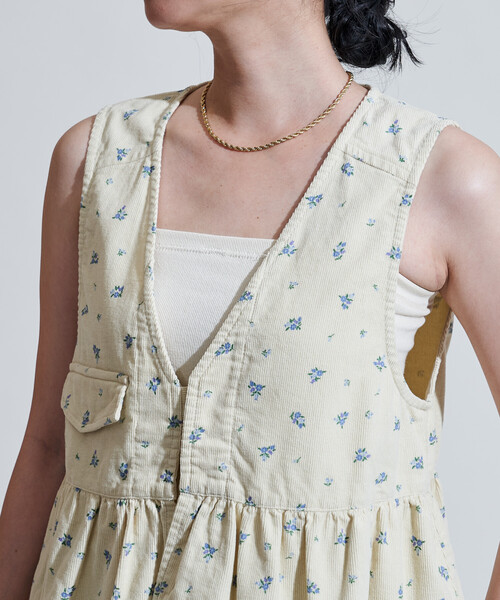 FREAK'S STORE(フリークスストア)の「カントリーフラワー コーデュロイベスト<セットアップ対応>/小花柄(ベスト・レディース・キャメル/チャコール/ナチュラル・フリ-)」の6枚目の写真