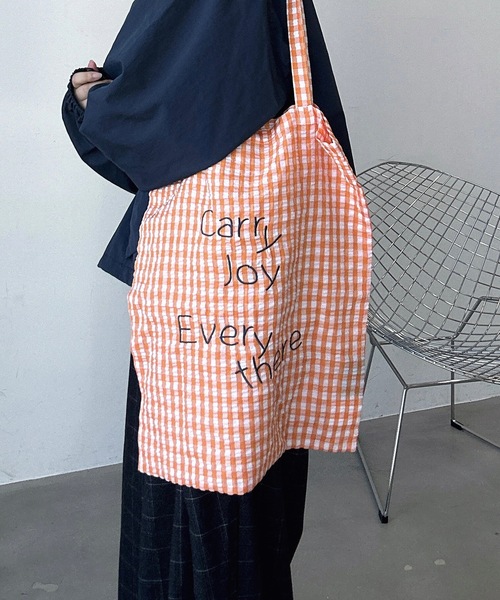 UNDERSTATEMENTs(アンダーステイトメント)の「【ユニセックス】sefumiコラボ企画/ギンガムチェックロゴ刺繍トートバック(トートバッグ・レディース・オレンジ/ブルー・FREE)」の22枚目の写真