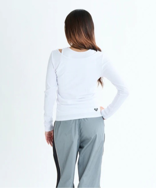 ROXY(ロキシー)の「NAIL IT L/S TEE/ロキシー速乾UVケア長袖トップス・タンクトップセット(Tシャツ/カットソー・レディース・グレー/ブラック/ホワイト・SMALL/LARGE/MEDIUM)」の5枚目の写真