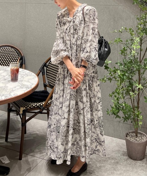 Aelina(エリナ)の「長袖リラックスワンピース(ワンピース・レディース・ブラック/ブルー・F)」の2枚目の写真
