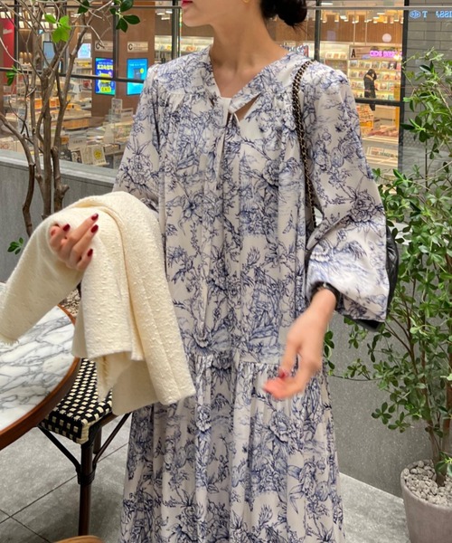 Aelina(エリナ)の「長袖リラックスワンピース(ワンピース・レディース・ブラック/ブルー・F)」の6枚目の写真
