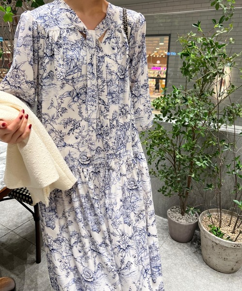 Aelina(エリナ)の「長袖リラックスワンピース(ワンピース・レディース・ブラック/ブルー・F)」の5枚目の写真