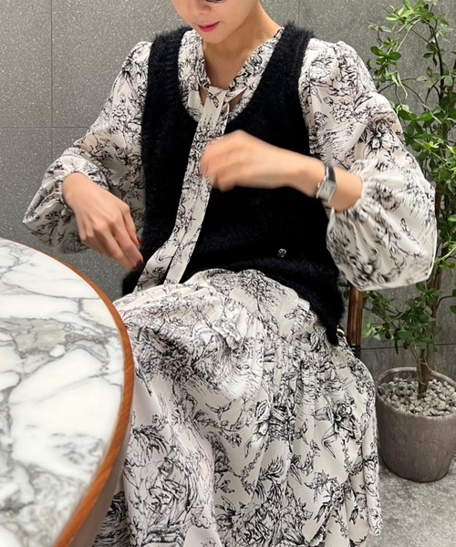 Aelina(エリナ)の「長袖リラックスワンピース(ワンピース・レディース・ブラック/ブルー・F)」の15枚目の写真