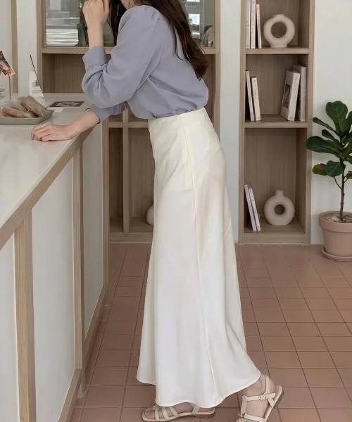cammie(キャミー)の「ワイドカフスクルーネックブラウス(シャツ/ブラウス・レディース・アイボリー/ライトブルー・M/L)」の11枚目の写真