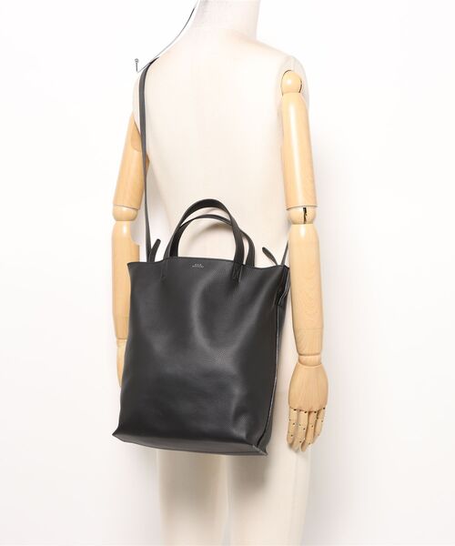 A.P.C.（アーペーセー）の「CABAS MAIKO MEDIUM（ショルダーバッグ・レディース・ブラック・ONESIZE）」の5枚目の写真