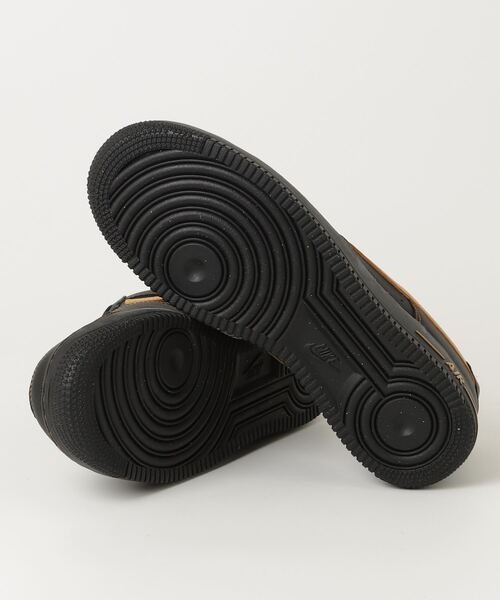 NIKE(ナイキ)の「AIR FORCE 1 07 LV8(スニーカー・メンズ・ブラック系その他・26.0cm/26.5cm/27.0cm/27.5cm/28.0cm/28.5cm/29.0cm/24.0cm/24.5cm/25.5cm)」の3枚目の写真