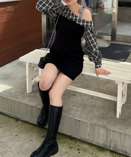 continuer de NICE CLAUP（コンティニューデナイスクラップ）の「【あゆな@ayupi.06セレクト】ドッキングワンショルミニワンピース（ワンピース・レディース・ブラウン/ブラック・FREE）」の7枚目の写真