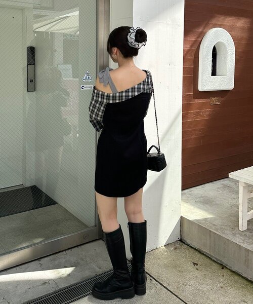 continuer de NICE CLAUP（コンティニューデナイスクラップ）の「【あゆな@ayupi.06セレクト】ドッキングワンショルミニワンピース（ワンピース・レディース・ブラウン/ブラック・FREE）」の10枚目の写真