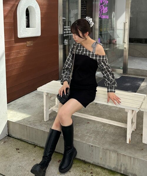 continuer de NICE CLAUP（コンティニューデナイスクラップ）の「【あゆな@ayupi.06セレクト】ドッキングワンショルミニワンピース（ワンピース・レディース・ブラウン/ブラック・FREE）」の12枚目の写真