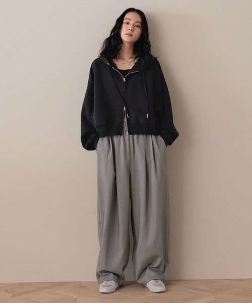 LOWRYS FARM（ローリーズファーム）の「ＺＩＰショートフーディ　588894（パーカー・レディース・グレー/エンジ/ブラック/イエロー/アイボリー/グレー系その他/ピンク・FREE）」の21枚目の写真