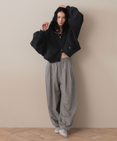 LOWRYS FARM（ローリーズファーム）の「ＺＩＰショートフーディ　588894（パーカー・レディース・グレー/エンジ/ブラック/イエロー/アイボリー/グレー系その他/ピンク・FREE）」の20枚目の写真