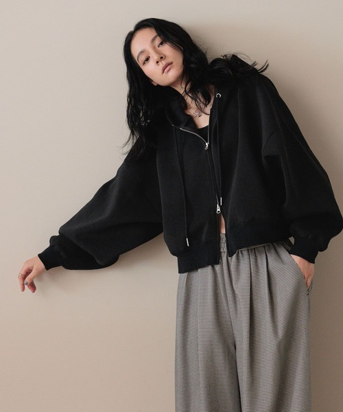 LOWRYS FARM（ローリーズファーム）の「ＺＩＰショートフーディ　588894（パーカー・レディース・グレー/エンジ/ブラック/イエロー/アイボリー/グレー系その他/ピンク・FREE）」の18枚目の写真