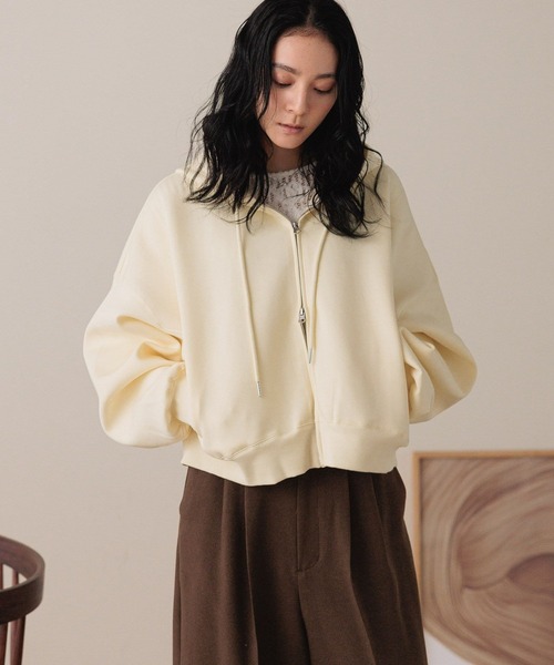 LOWRYS FARM（ローリーズファーム）の「ＺＩＰショートフーディ　588894（パーカー・レディース・グレー/エンジ/ブラック/イエロー/アイボリー/グレー系その他/ピンク・FREE）」の22枚目の写真