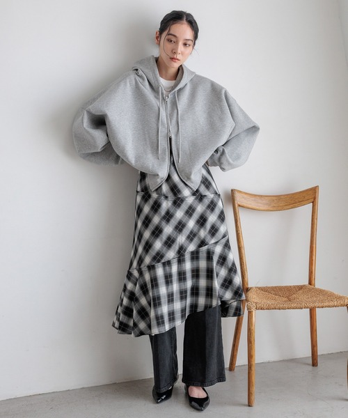 LOWRYS FARM（ローリーズファーム）の「ＺＩＰショートフーディ　588894（パーカー・レディース・グレー/エンジ/ブラック/イエロー/アイボリー/グレー系その他/ピンク・FREE）」の10枚目の写真