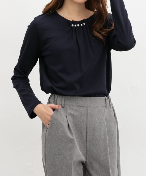 Honeys(ハニーズ)の「きれいめパール使いT(Tシャツ/カットソー・レディース・ブルーグレー/ネイビー/グレイッシュベージュ/ホワイト・LL/S/M/L)」の4枚目の写真